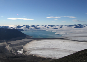 The great glacier Lilliehöökbreen, which calves into the sea