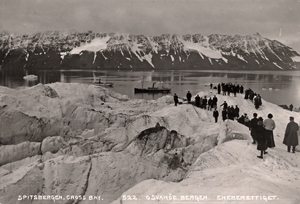 Turister på brevandring på Mayerbreen i Möllerfjorden i 1930-årene