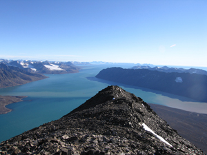 View from the mountain Kronprins Olavs fjell over Möllerfjorden to the south and towards Krossfjorden