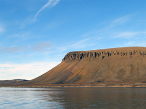 Steinbeisfjellet innerst på Frankenhalvøya