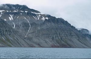 Flat-lying shelf deposits of the Carboniferous and Permian by Billefjorden, visible gypsum and anhydrite layers